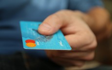 信用卡与个人贷款，金融生活的双刃剑